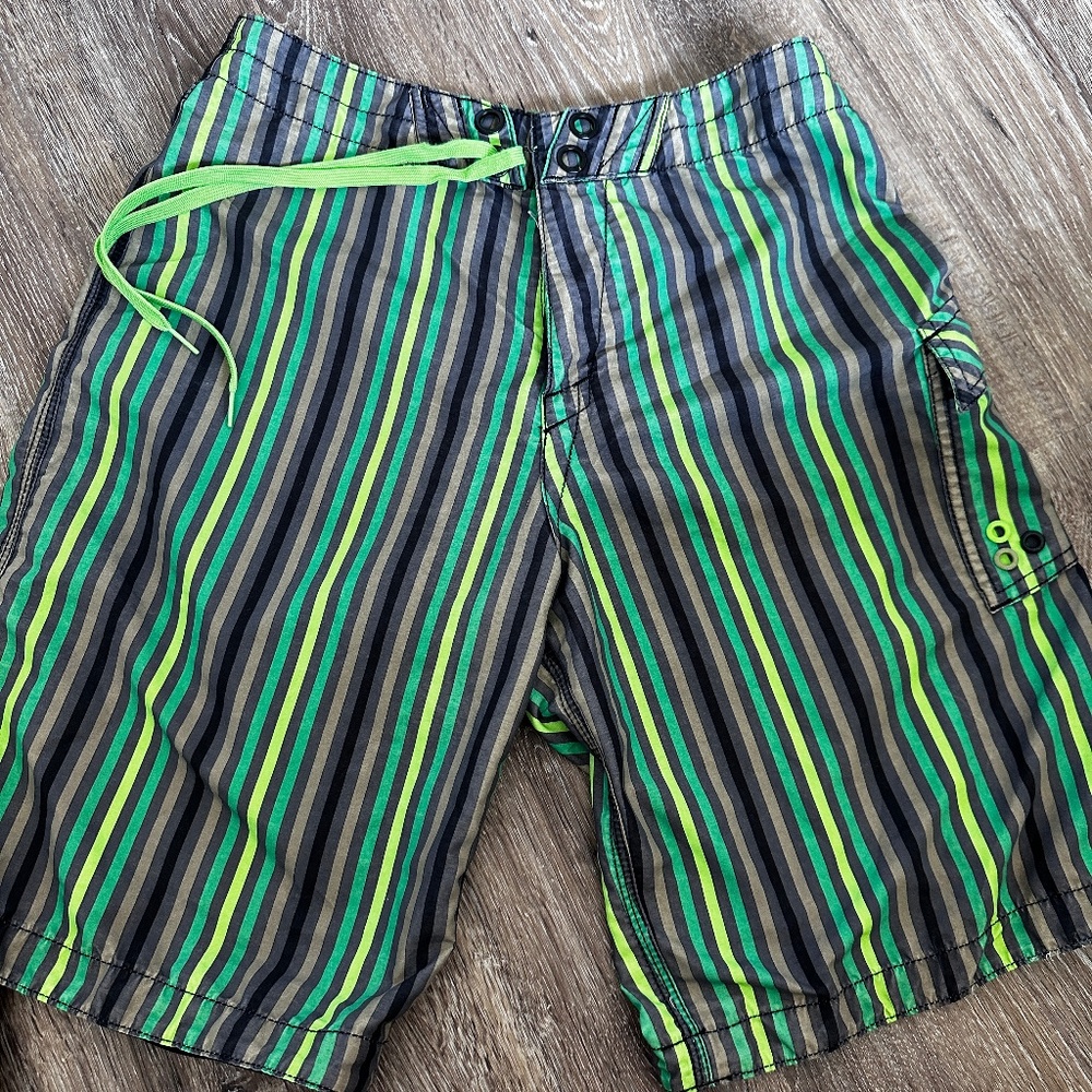 O’Neill size 32 men’s swimsuit